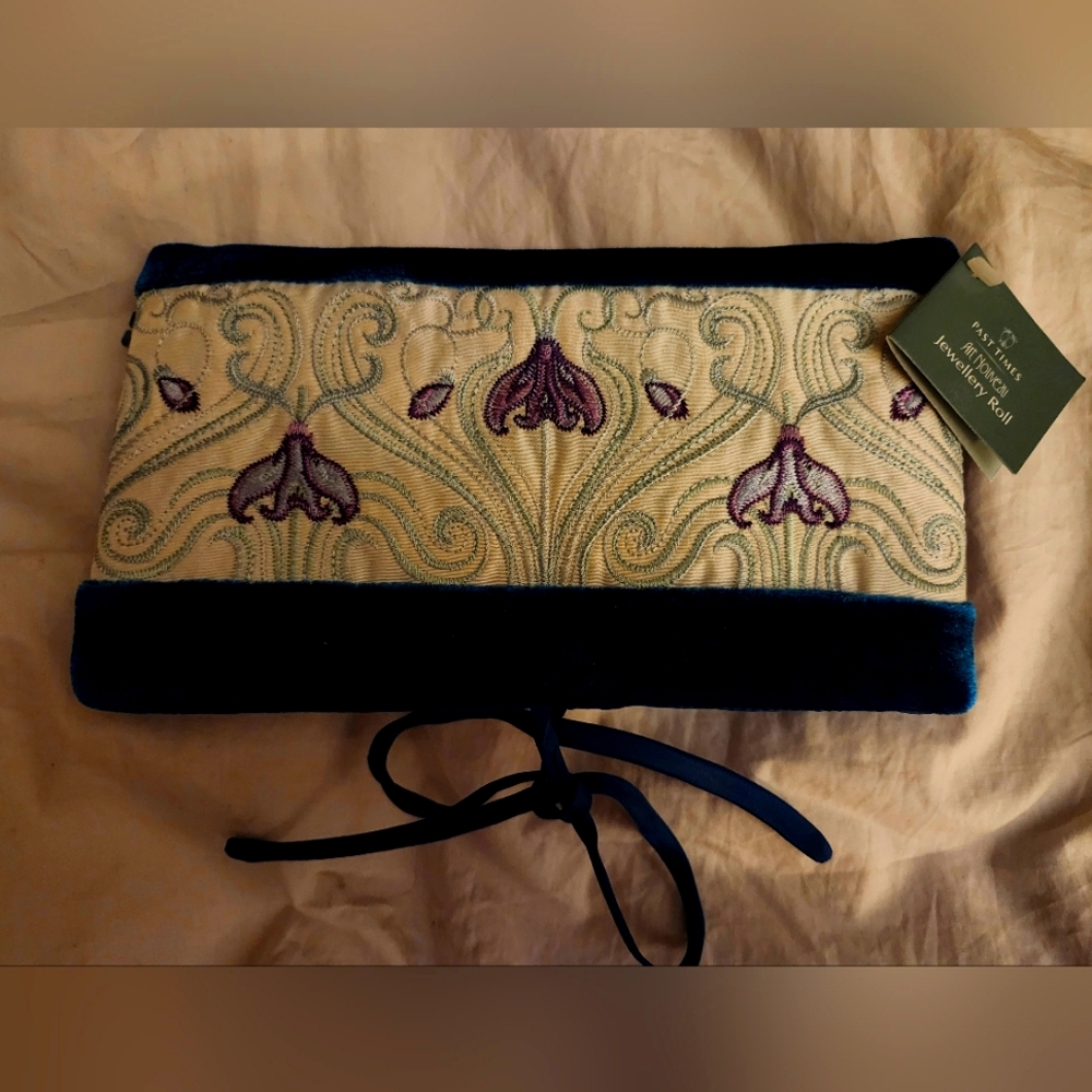 NWT Vintage England Past Times Art Neuveau Travel Jewelry Roll Teal Embroidered